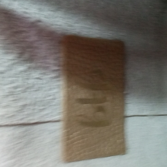 BTB Los Angeles gold Genuine Leather crossbody bag W/adjustable strap ma… - Picture 4 of 6